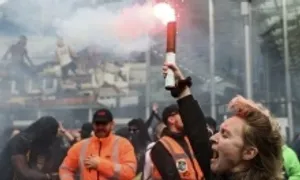 Biểu tình phản đối chính phủ lan rộng ở Pháp Biểu tình phản đối chính phủ lan rộng ở Pháp