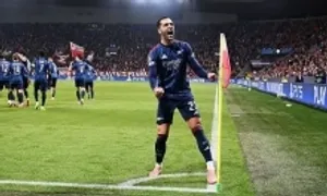 Arsenal thắng trận thứ 10 liên tiếp